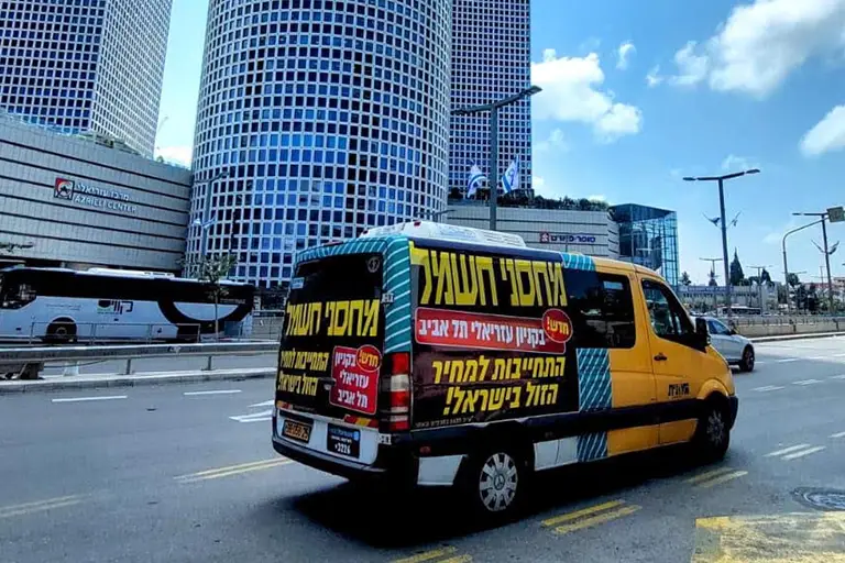 פרסום על גבי מוניות